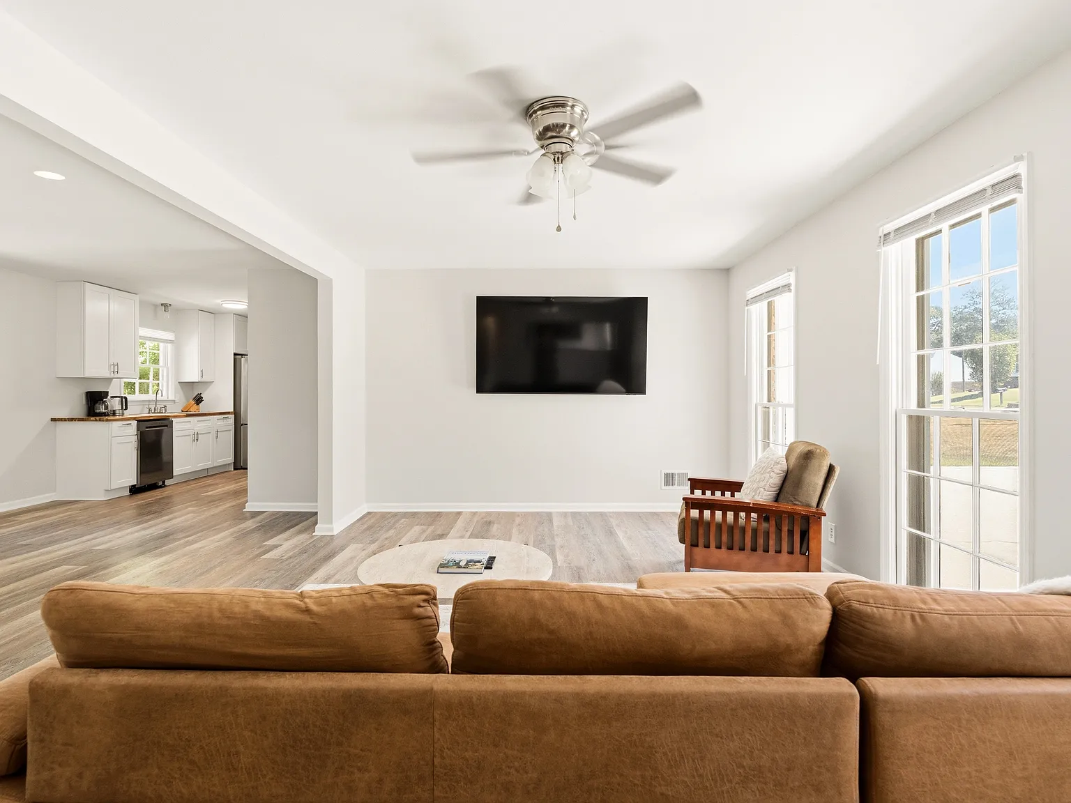 3 bed, 1411 sqft, $3,000 — Photo 3
