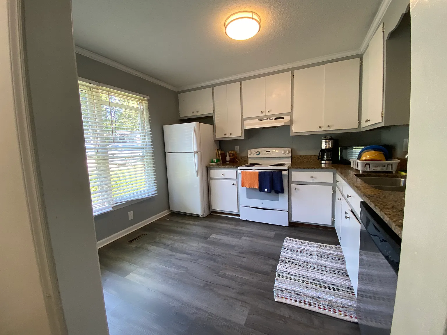 4 bed, 2.5 bath, 1720 sqft, $2,500 — Photo 3