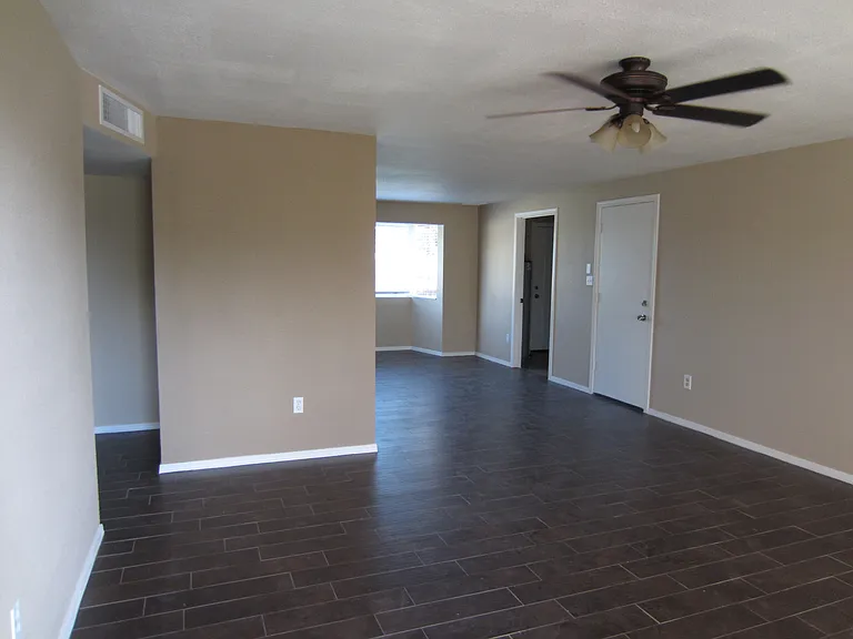 4109 E Friess Dr — Photo 2