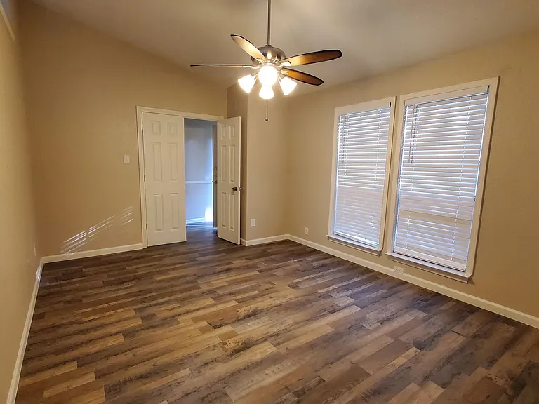8440 Willow Creek Dr — Photo 16