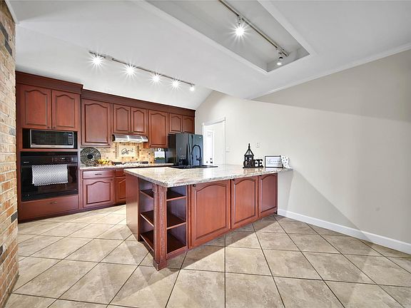 2nd image of 505 Seagrove Street