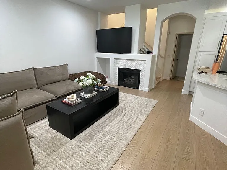 1093 S Positano Ave — Photo 11
