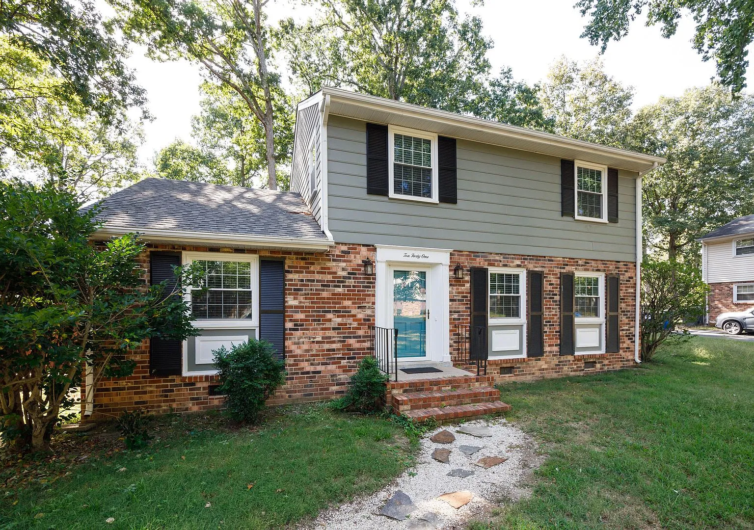 Spacious 3BR Home with HUGE Fenced Yard, Private Driveway & Remodeled Kitchen — Photo 3
