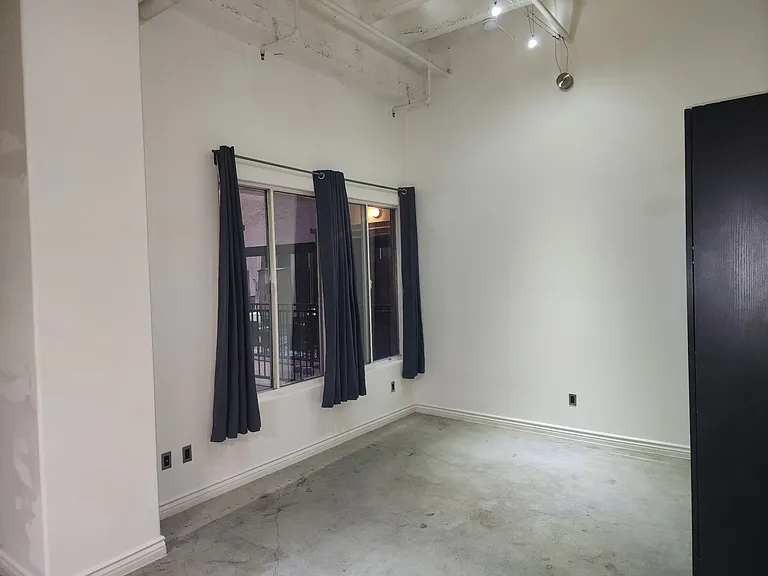 312 W 5th St #224 — Photo 8