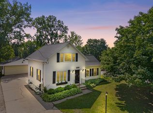 2055 Riverview Dr, Green Bay, WI 54303