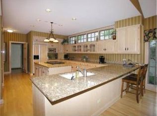 16 Lakeside Ln, North Barrington, IL