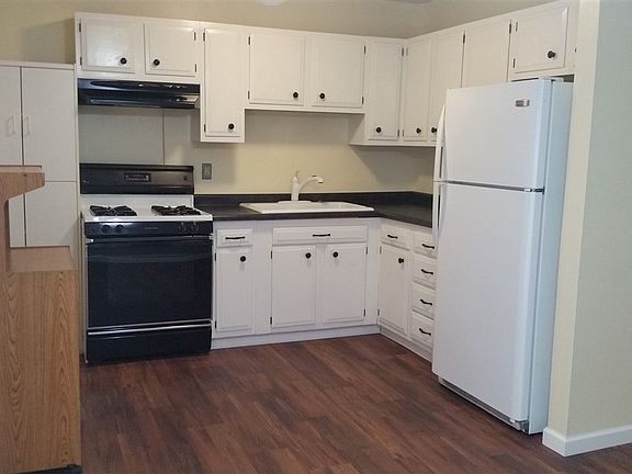 3rd image of 3533 Jamestown Dr