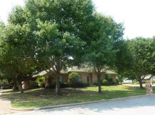 900 Wellington Ln, Athens, TX 75751