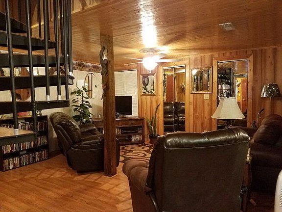 4th image of 90 Persimmon Dr
