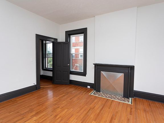 3rd image of 2720 Woodburn Ave Unit 1
