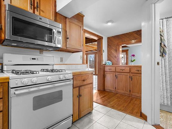 4th image of 142 King Pond Road