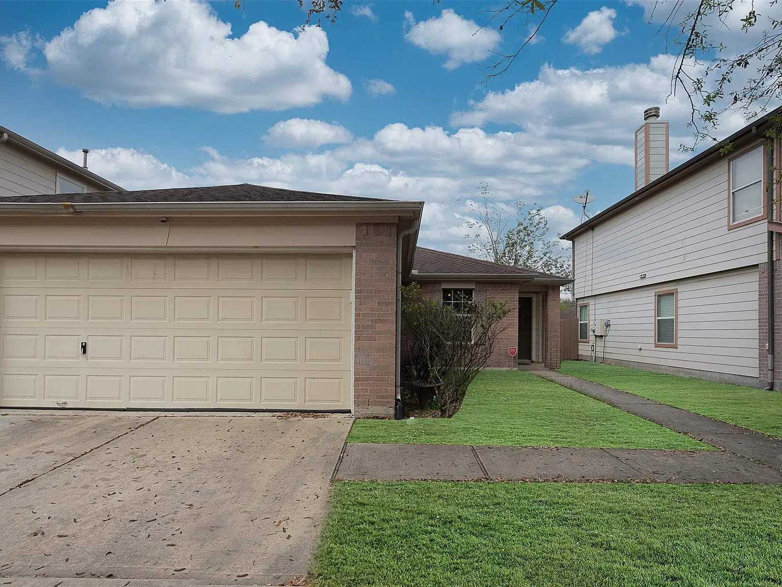 3 bed, 2.0 bath, 1610 sqft, $1,790 — Photo 2