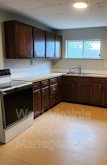 112 Breezemont Ln — Photo 3