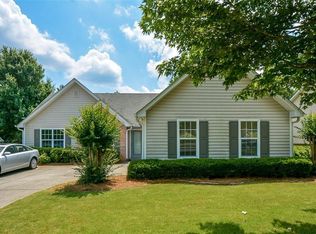 377 Ayelsbury Ct, Sugar Hill, GA 30518