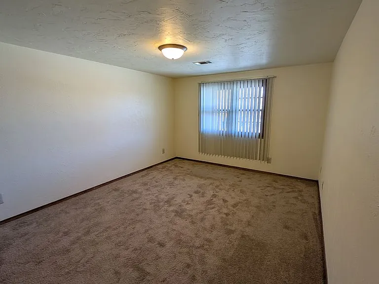 Pheasant Run Apartments — Photo 15