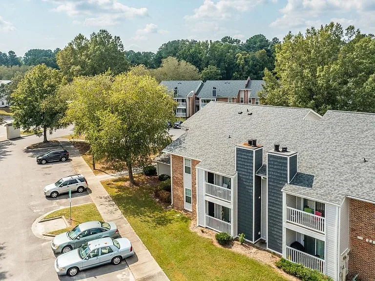 Keswick Apartments — Photo 17