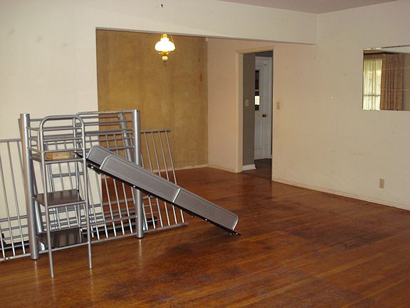 5th image of 210 E Crestline Dr