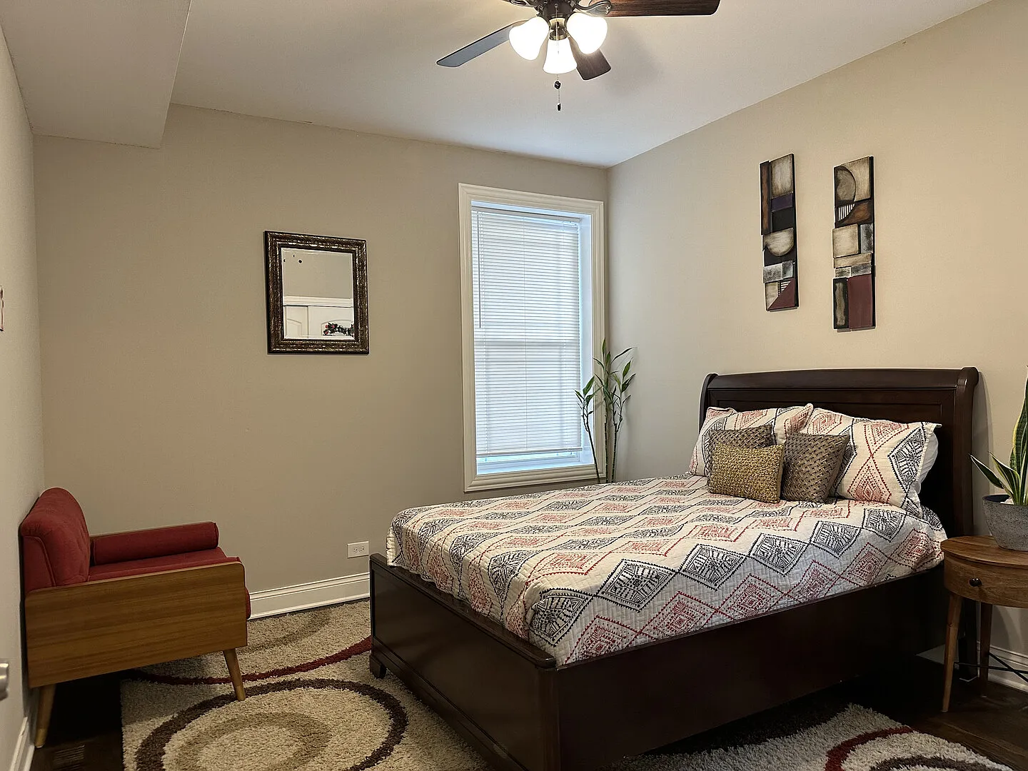 Fully Furnished - Large Home, Full In-Home Gym, Washer/Dryer, Wifi ++ — Photo 3