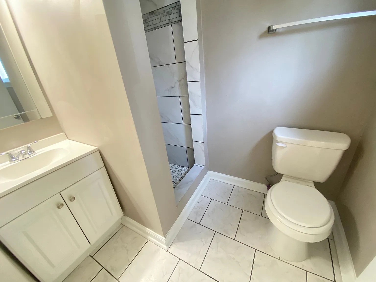 532 S McLean Blvd — Photo 2