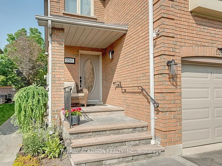 5591 Cosmic Cres — Photo 2