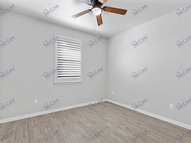 2524 Creek Dr — Photo 11