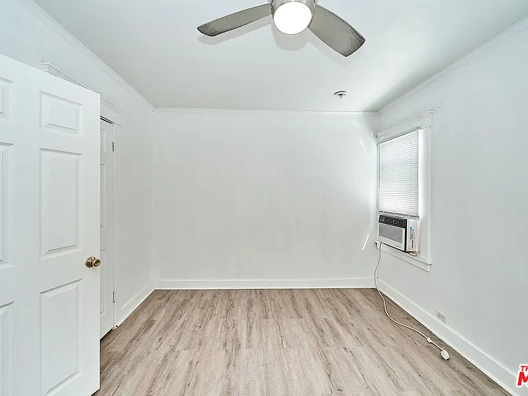1329 S Tremaine Ave — Photo 20