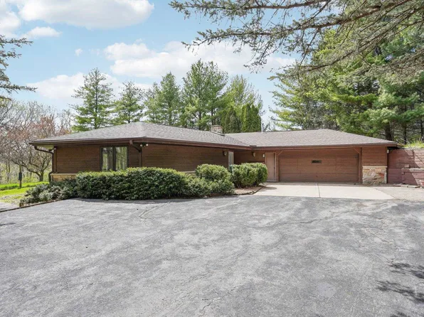 2717 Cross Country Cir, Verona, WI 53593