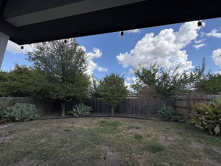 Cayenne Ln — Photo 8