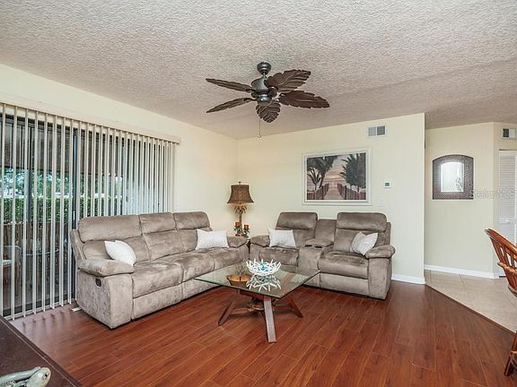 5th image of 2085 Hunters Glen Dr #213