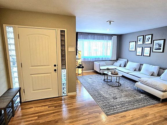 Entrance / Family room