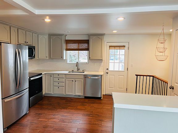 5th image of 3676 S Hillside Ln