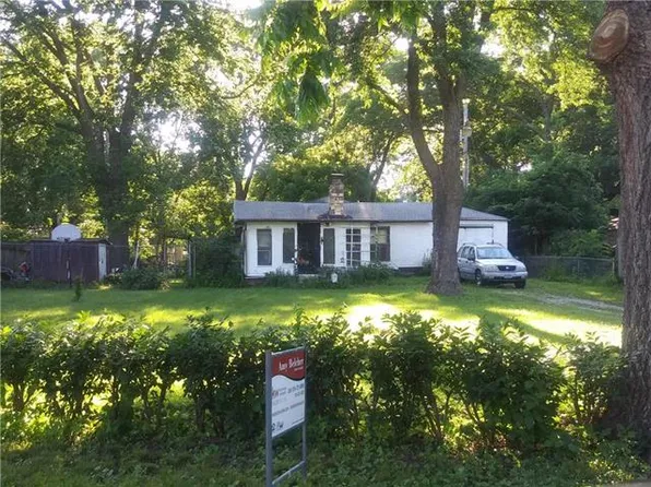2704 S Windsor Ave, Independence, MO 64052