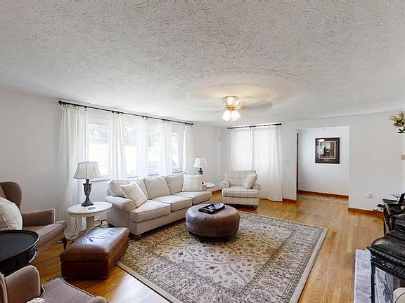 5th image of 2209 Sunrise Ave