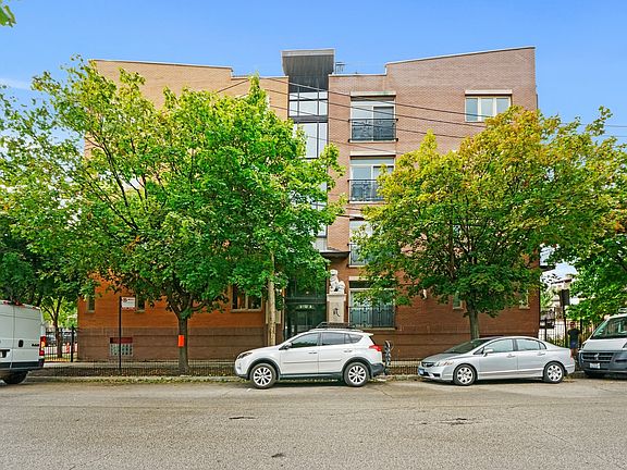 2nd image of 1800 W Erie St APT 16