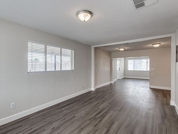 2nd image of 3944 W Wilshire Dr