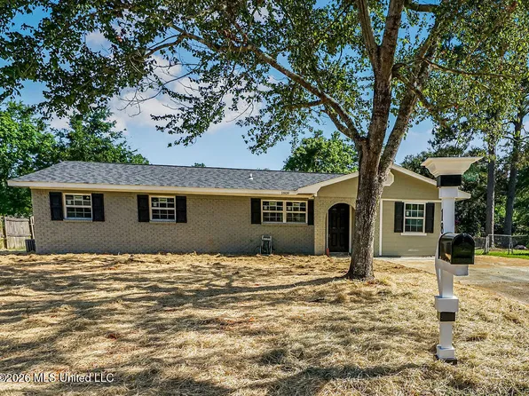 1809 Riverside Dr, Gautier, MS 39553