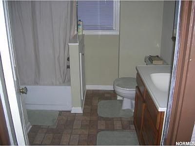 4th image of 1359 Fry Ave