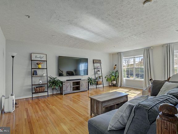 3rd image of 3334 Hollow Ct