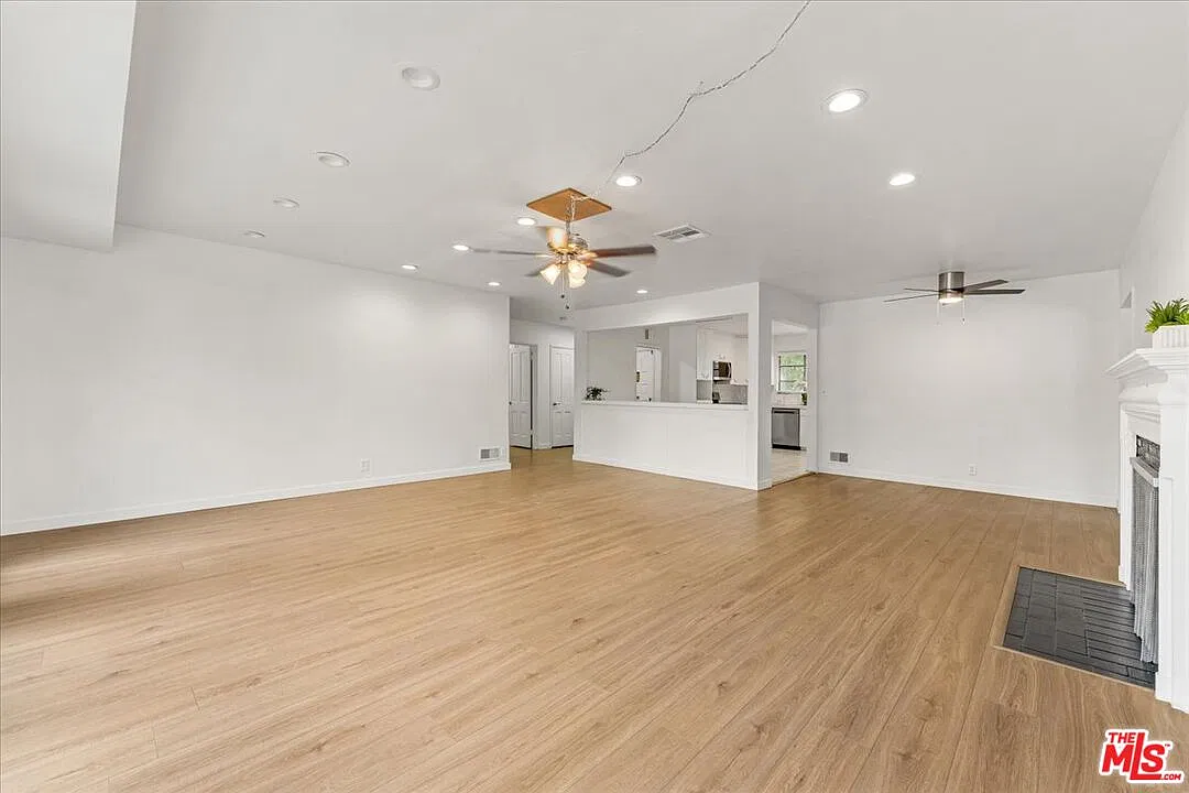 5 bed, 2.5 bath, 2600 sqft, $5,495 — Photo 4