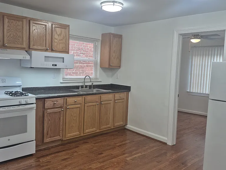 2063 Beechmont Ave #4 — Photo 4