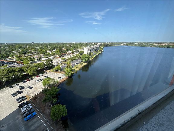 2nd image of 1301 Miami Gardens Dr APT 1403W