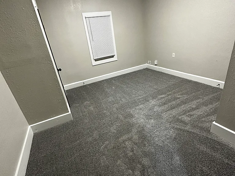 1179 Groff Ave — Photo 4
