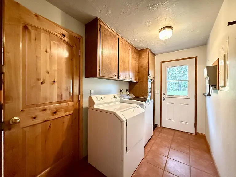 9042 Monument Dr — Photo 20