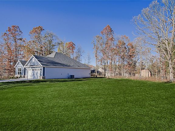 3rd image of 35 Brigadoon Dr