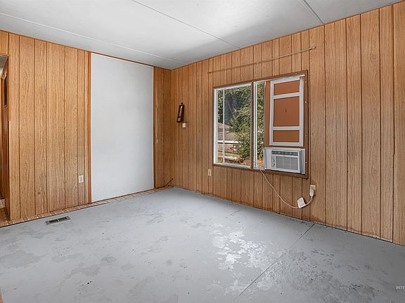 4th image of 210 6th Ave E