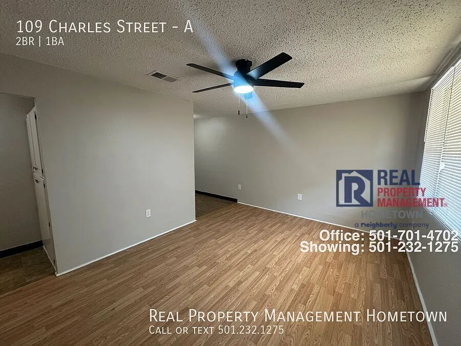 2 Bed 1 Bath Duplex! — Photo 2