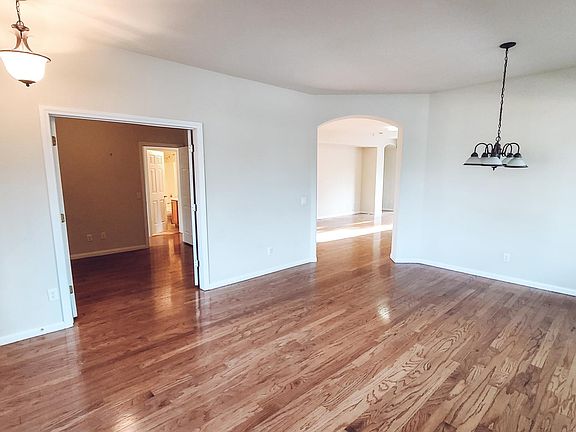 5th image of 2537 Belgreen St