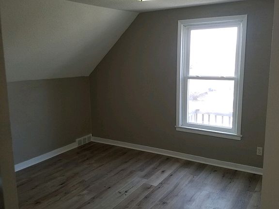 5th image of 125 W Wisconsin Ave Unit 3