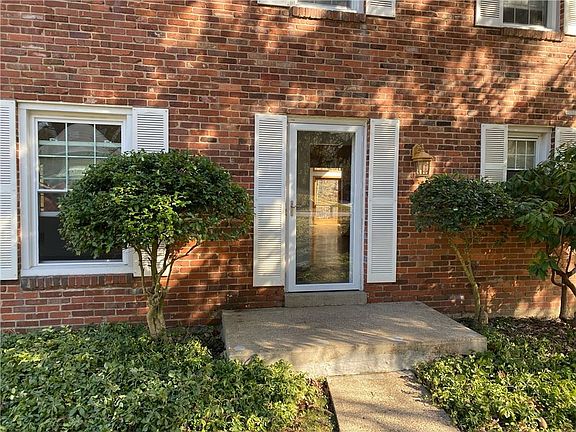 3rd image of 107 Cornwall Dr
