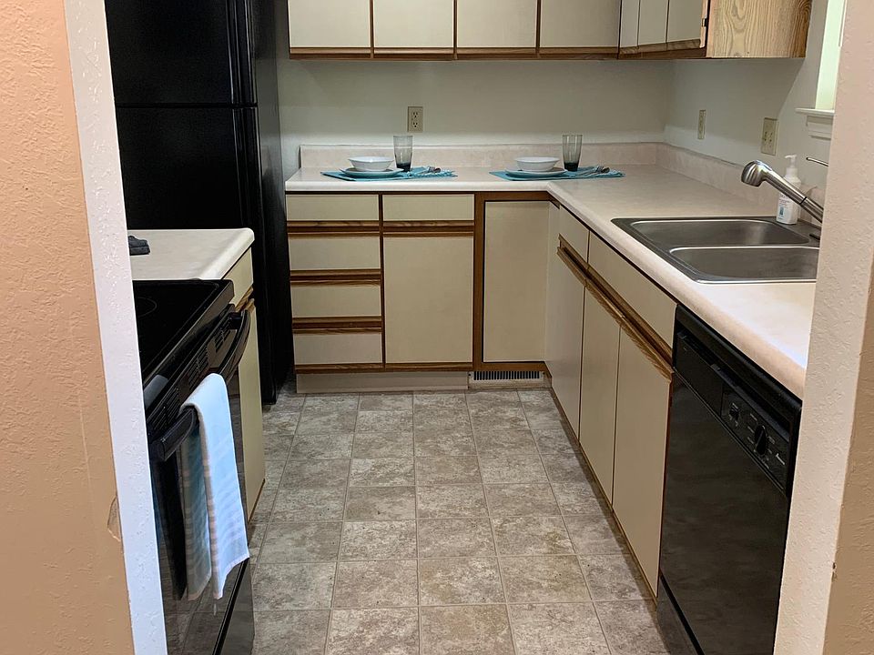 1st image of 6440 Independence Dr #6440